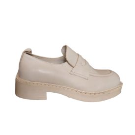 Krémszínű bőr loafer - Sacha Essentials