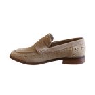 Bézs velúrbőr arany szegecses loafer - Manfield
